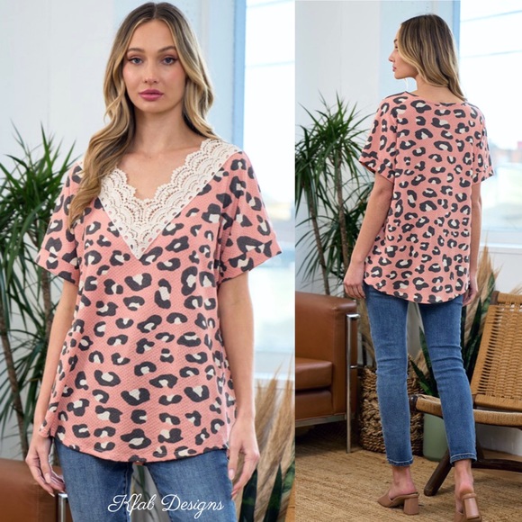 ❤️LAST FEW! V Neck Crochet Lace Detail Waffle Knit Animal Print Top! - Picture 4 of 6